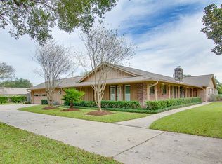 3401 Hampshire St, Pearland, TX 77581