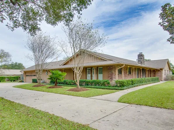 3401 Hampshire St, Pearland, TX 77581