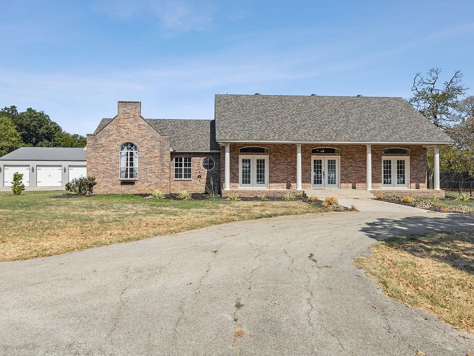 Main house with 3 bedrooms, 2 baths