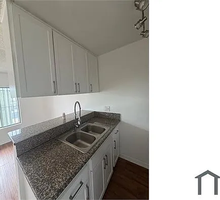 932 W 80th St #5 — Photo 4