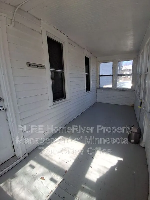 3 bed, 1.0 bath, 700 sqft, $1,525 — Photo 2