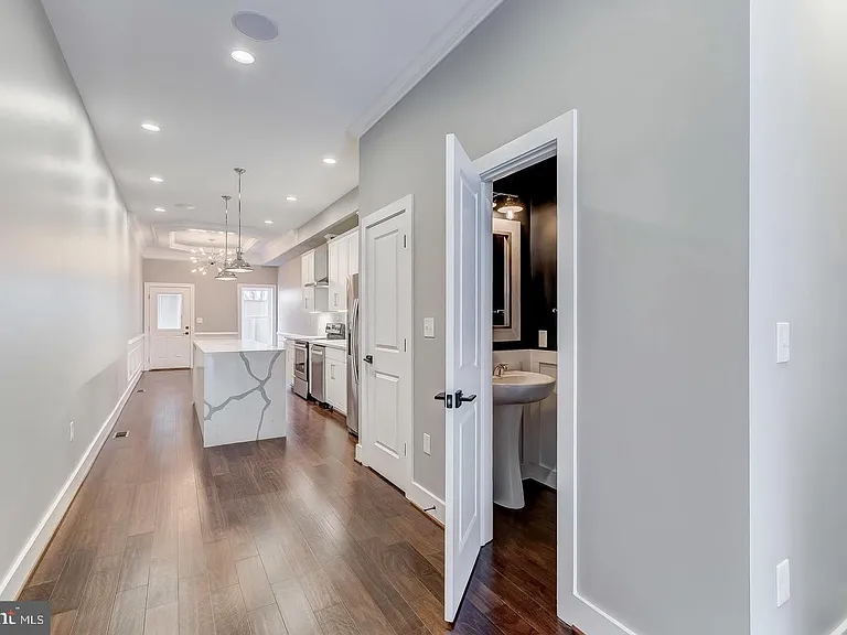 1440 S Charles St — Photo 12