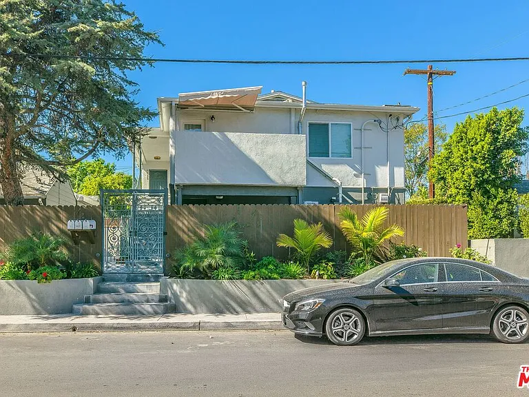 4411 Irvine Ave — Photo 2