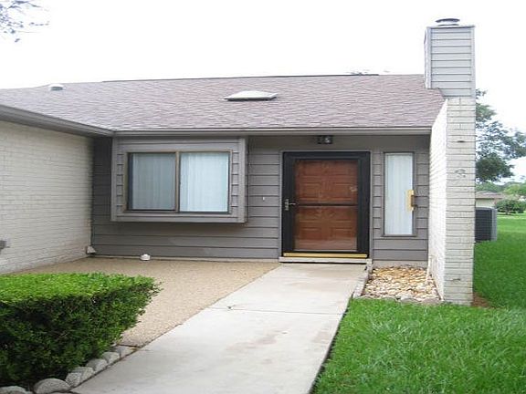 3rd image of 5017 SE 109th Pl