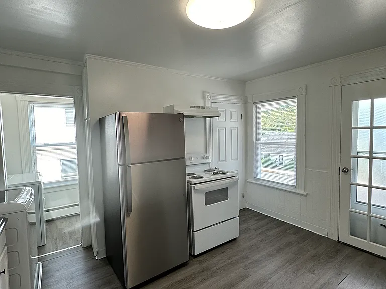 35 Maud St #2 — Photo 32
