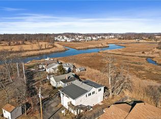 15 Sibley Ln, East Haven, CT 06512