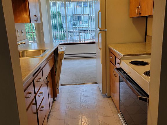 5th image of 7050 Lincoln Park Way SW #104
