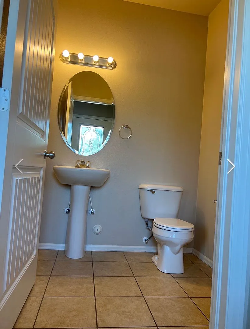 Townhome close to Powers Corridor — Photo 3