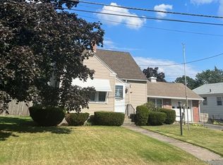 24 Laurel St, Chicopee, MA 01020