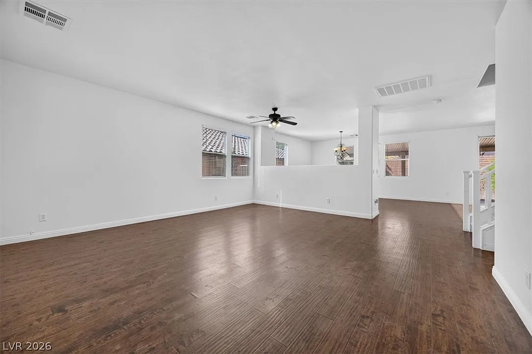 4 bed, 2.5 bath, 2672 sqft, $2,495 — Photo 3