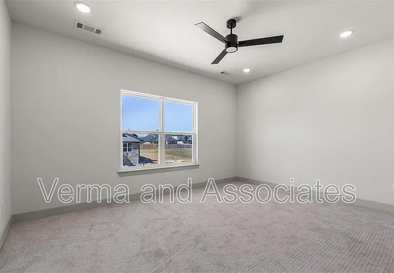 1050 Whistler St — Photo 8
