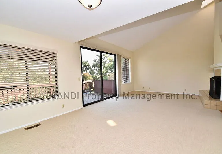 1033 Susan Way — Photo 8