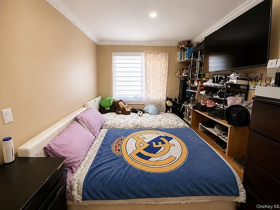 3rd image of 10421 39th Avenue #211C