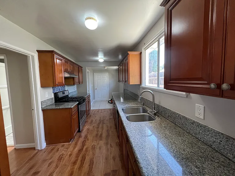 6023 Oliva Ave — Photo 4