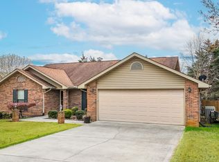 1520 Double D Dr, Sevierville, TN 37876