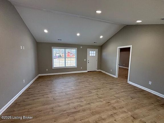 4th image of 9104 Maplecreek Dr