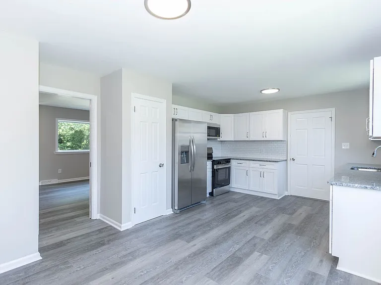 724 Lucas Creek Rd — Photo 8