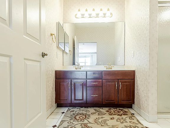 4th image of 1543 Nicklaus Dr #B