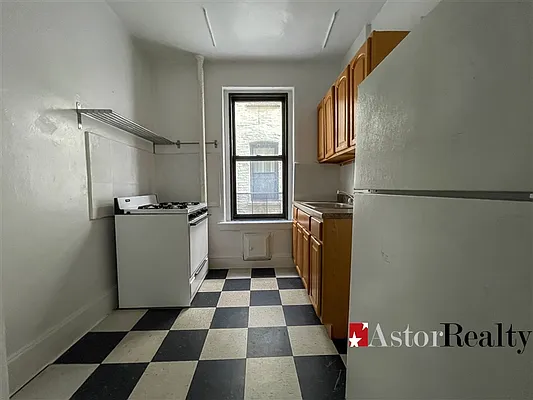 Rented by Astor Realty | media 3