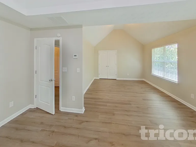 552 Howell Dr — Photo 7