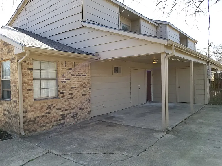 2424 Lakeview Cir — Photo 16