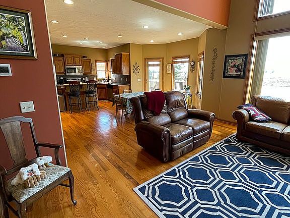 4th image of 3329 Peterson Ave