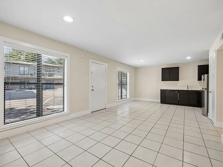 4300 Rosslyn — Photo 30