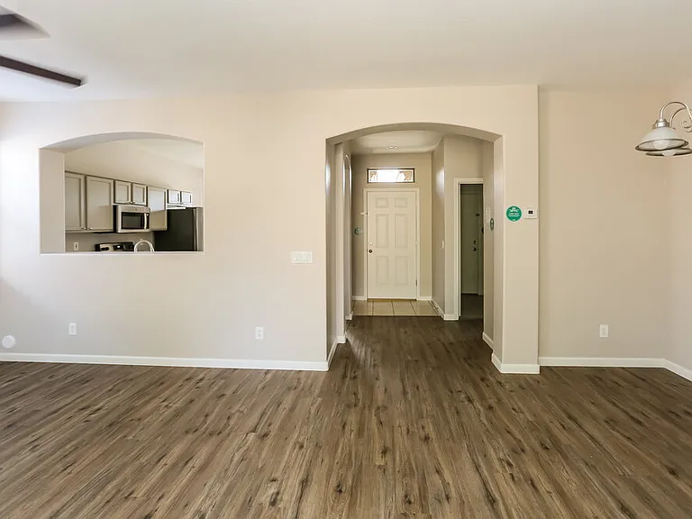 10314 W Pioneer St — Photo 4