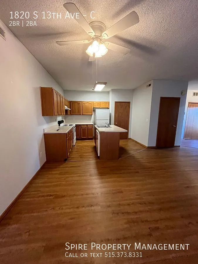 Spacious 2 bed/1bath unit in Newton with Garage! — Photo 4