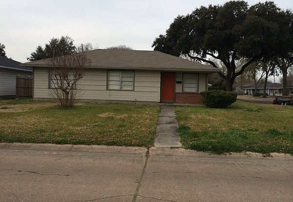 2nd image of 210 Sherman Ave