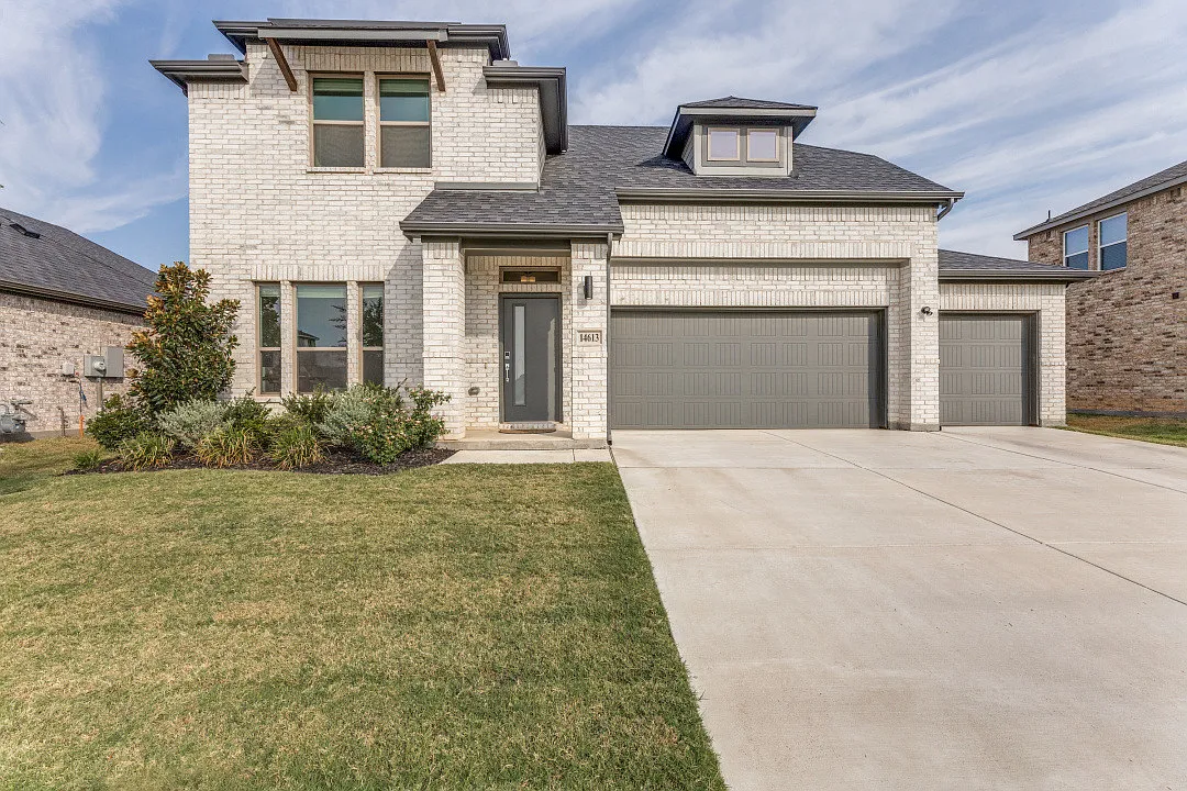 4 bed, 2426 sqft, $3,100 — Photo 1