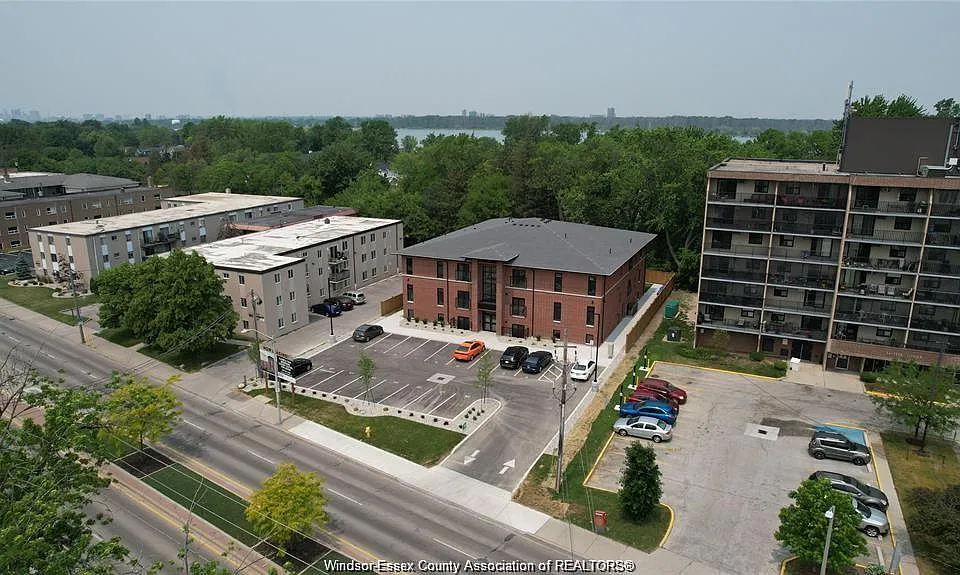 6550 Wyandotte St E #103