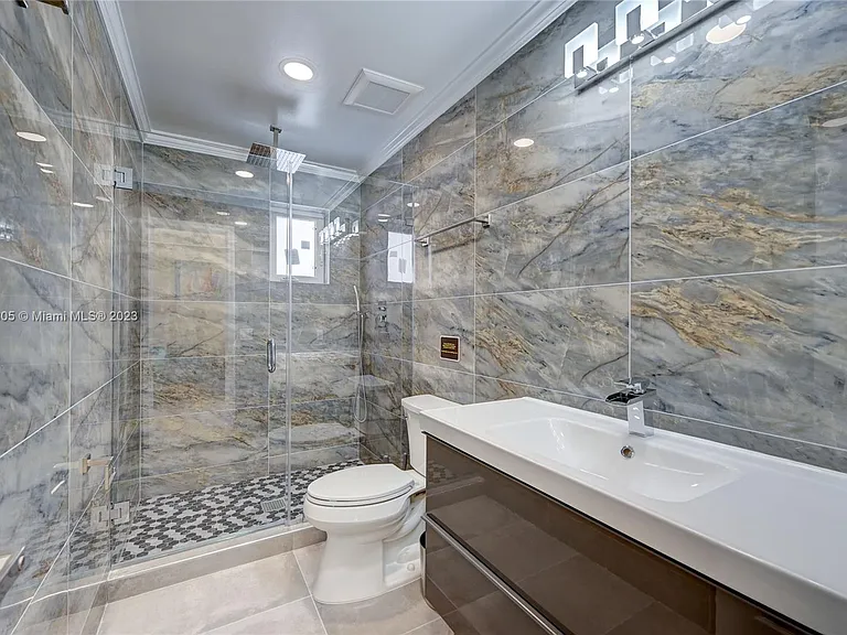 1109 Hollywood Blvd — Photo 49