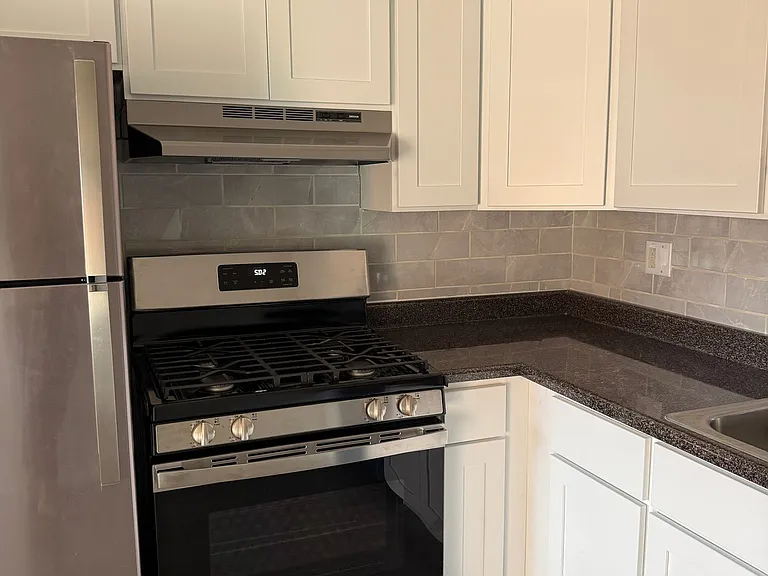 Colonial Point Apartments — Photo 10