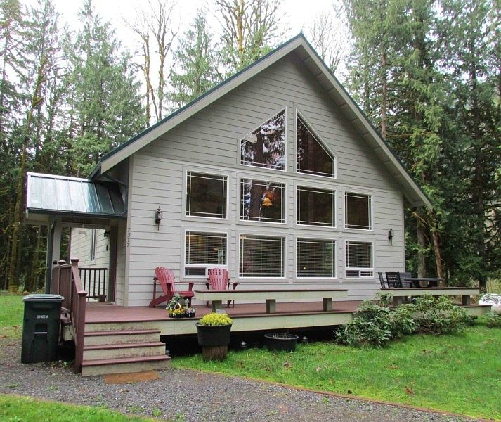 Custom built by Kestrel Homes in 2006, this 3BD, 2BA Northwest inspired mountain chalet has it all! This move-in ready home is very low-maintenance and loaded with custom features. The 10x36 Trex deck is excellent for outdoor entertaining.