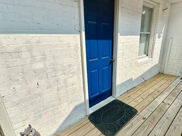 207 W 5th St #B — Photo 5