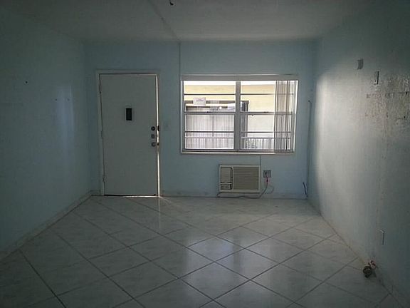 5th image of 4015 Indian Creek Dr APT 205