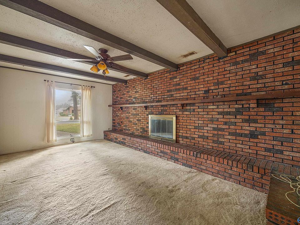 10th image of 710 Westwood Cir SW