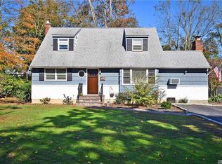 3 Westbrook Ln, Smithtown, NY 11787