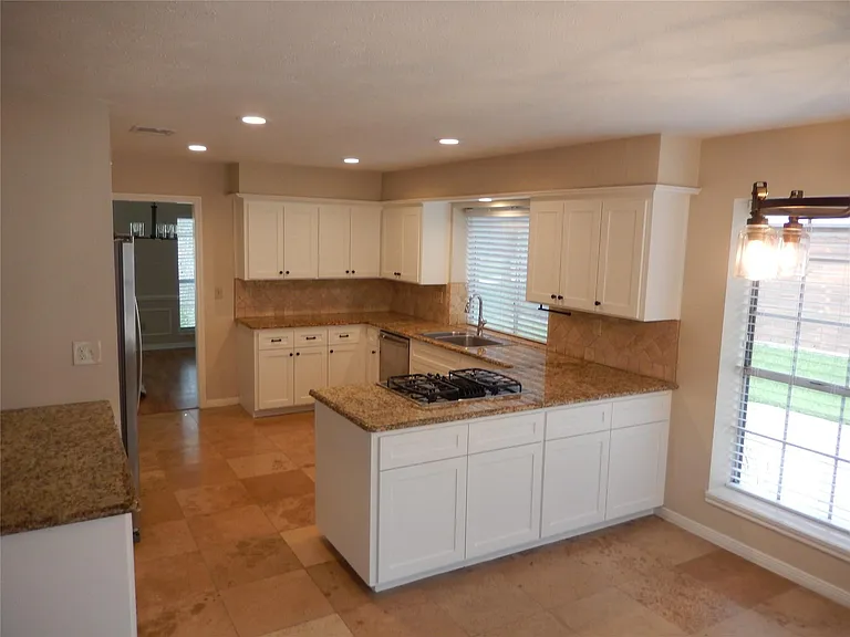 15214 Park Estates Ln — Photo 11