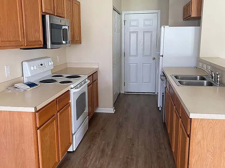 2525 Whetstone Ln — Photo 9