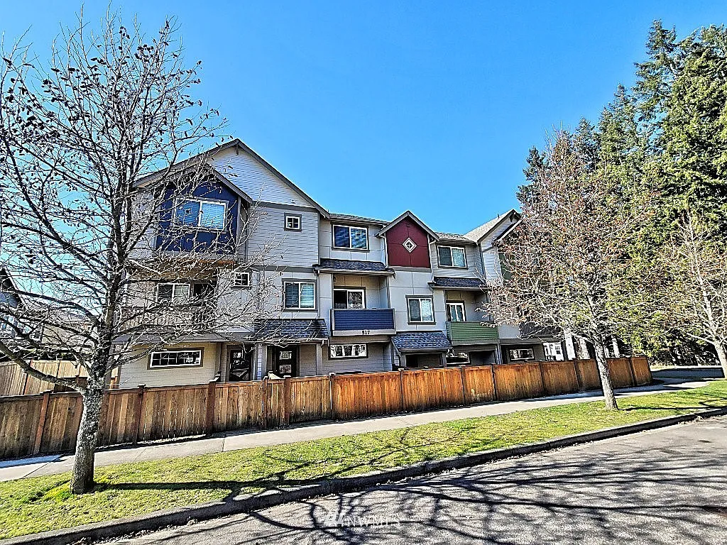 3 bed, 2.5 bath, 1450 sqft, $2,635 — Photo 3