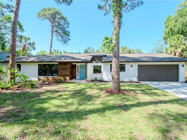 1384 Country Club Way S, Saint Petersburg, FL 33705