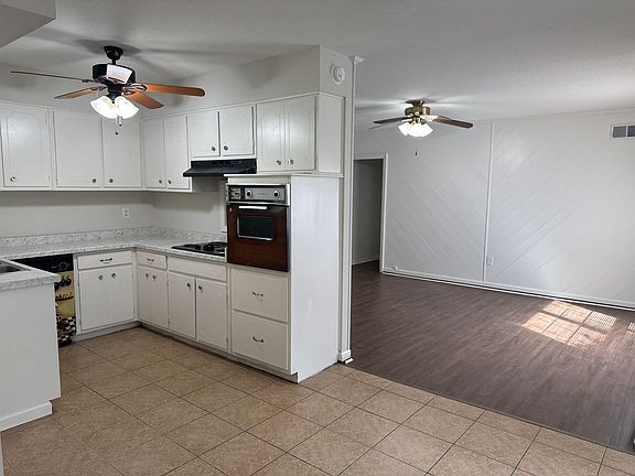 3rd image of 4072 Twin Lakes Dr