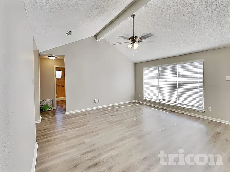 1252 Payne Dr — Photo 4