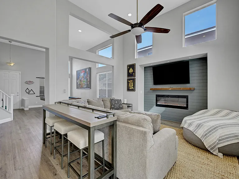 2239 Le Conte Ave — Photo 8