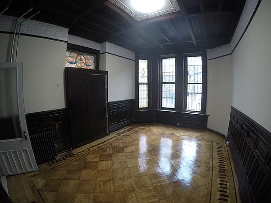 Rented by Capri Jet Realty Corp | media 9