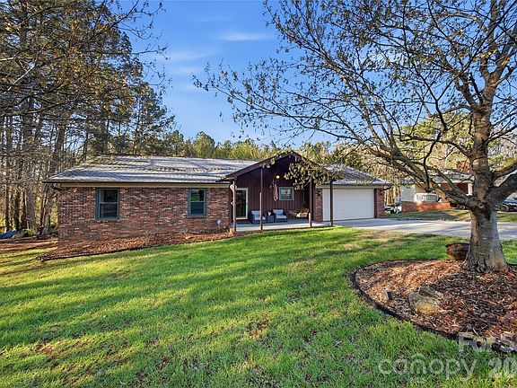 2nd image of 1421 Whispering Hill Trl