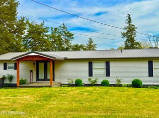 546 Shawnee Dr, Jacksboro, TN 37757