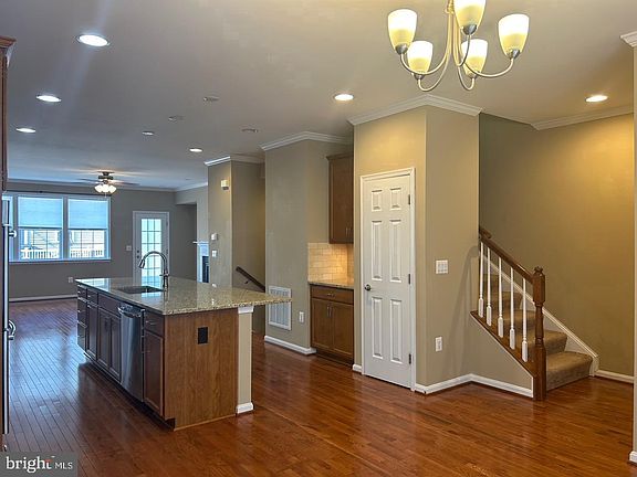 3rd image of 7868 Crescent Park Dr